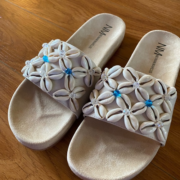 Neiman Marcus Beach sandals - Picture 2 of 4